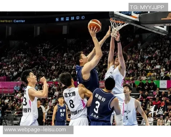 广东队与上海男篮激战正酣谁能在CBA赛场上笑到最后